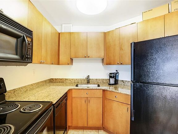 300 Riverfront Dr Detroit MI-large-002-2-300 Riverfront Drive Unit 10H-1500x1000-72dpi.jpg
