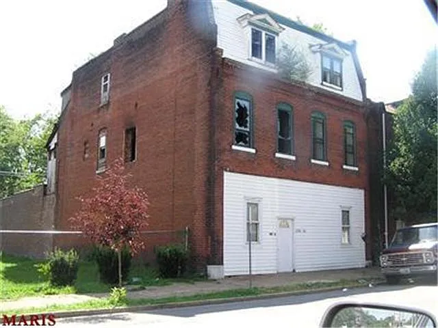 2706-2708 Chippewa St photo 1