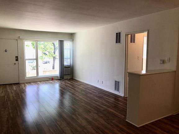 3rd image of 1001 N Genesee Ave
