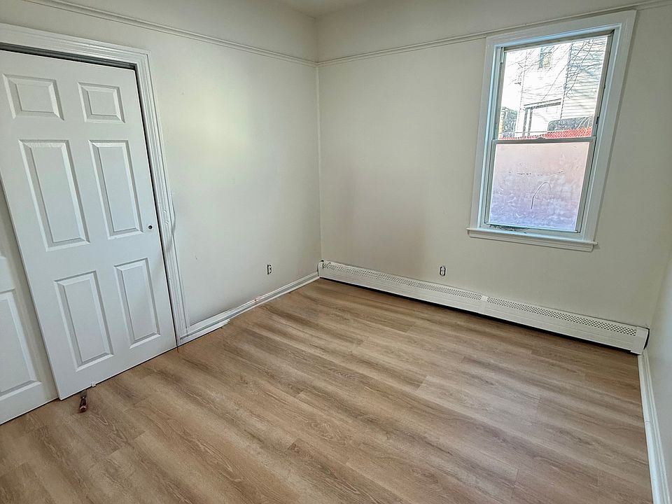 2nd image of 34 Amsterdam St #1R