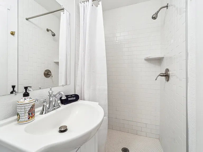 W 63rd Ave — Photo 4