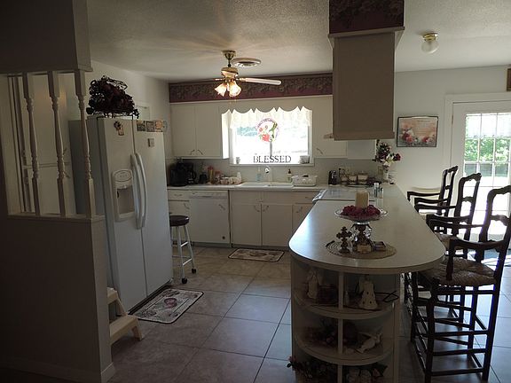 5th image of 157 Robertson Dr