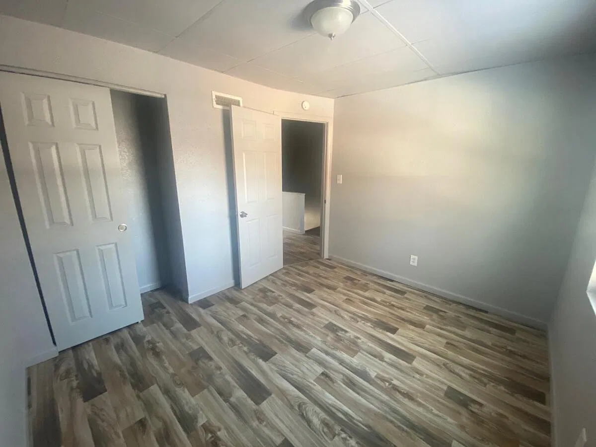 3 bed, 1200 sqft, $1,100 — Photo 3
