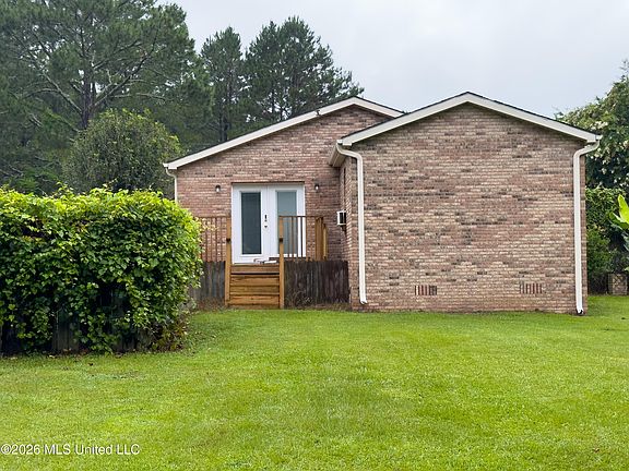 4th image of 30 Lakeshore Dr