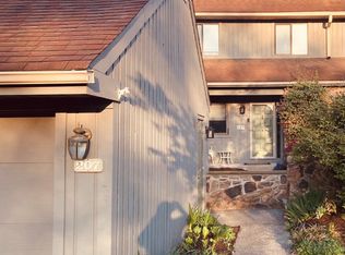207 Clover Hill Ct, Yardley, PA