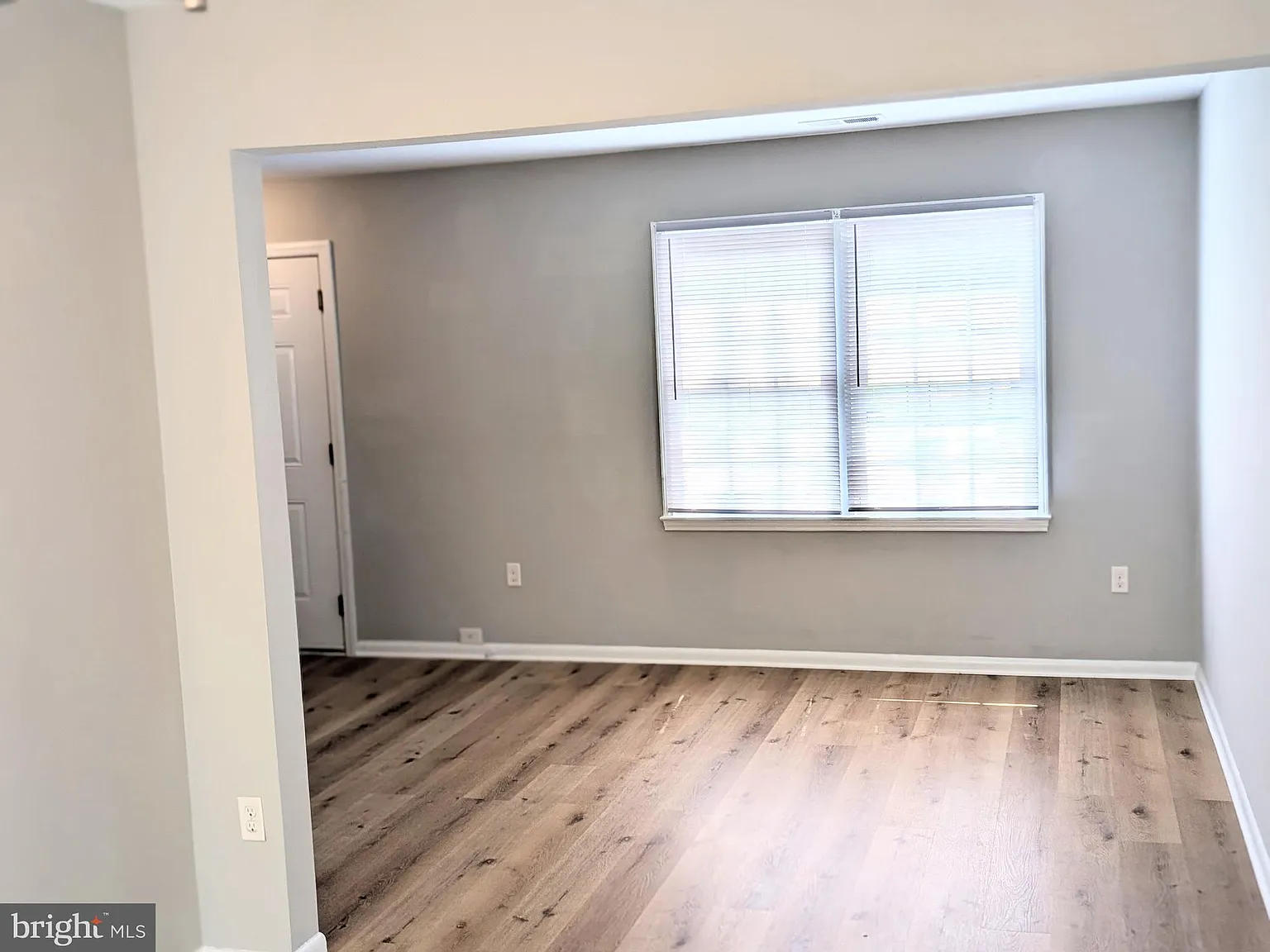 3 bed, 1.5 bath, 1056 sqft, $2,500 — Photo 4