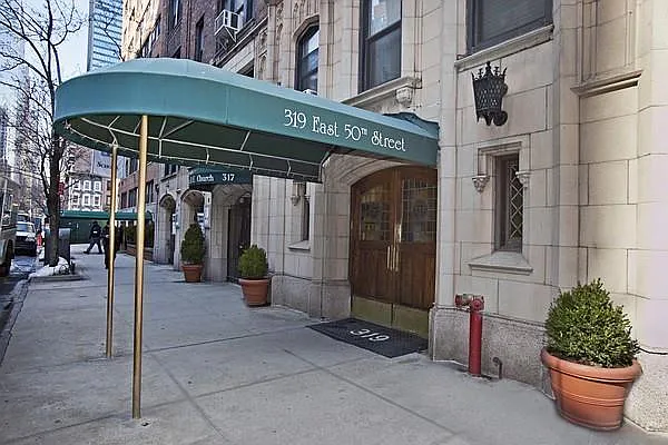 Sold by Akam Sales and Brokerage | media 10