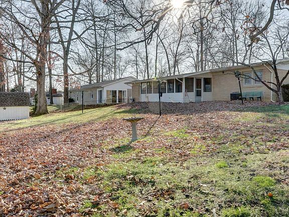 3rd image of 807 S Western Dr