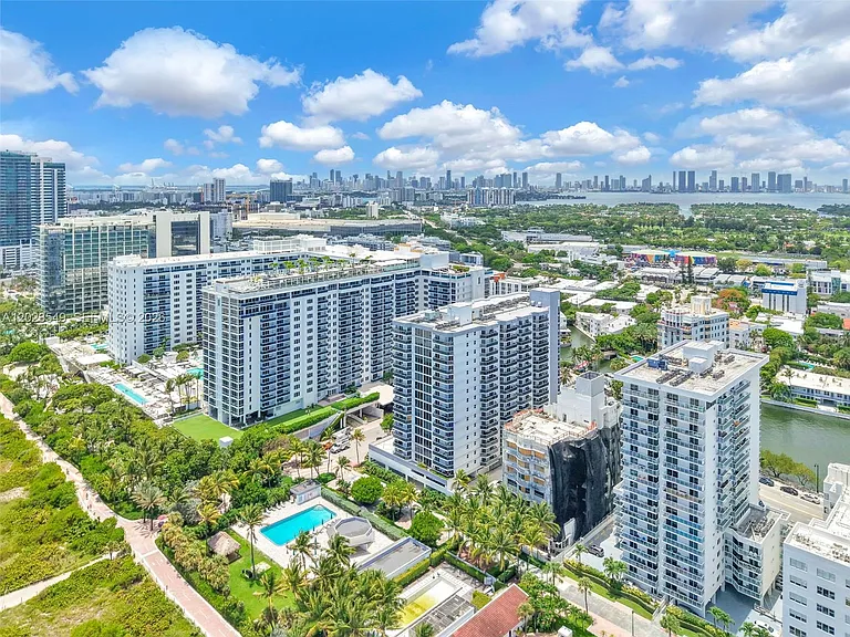2401 Collins Ave #504 — Photo 34