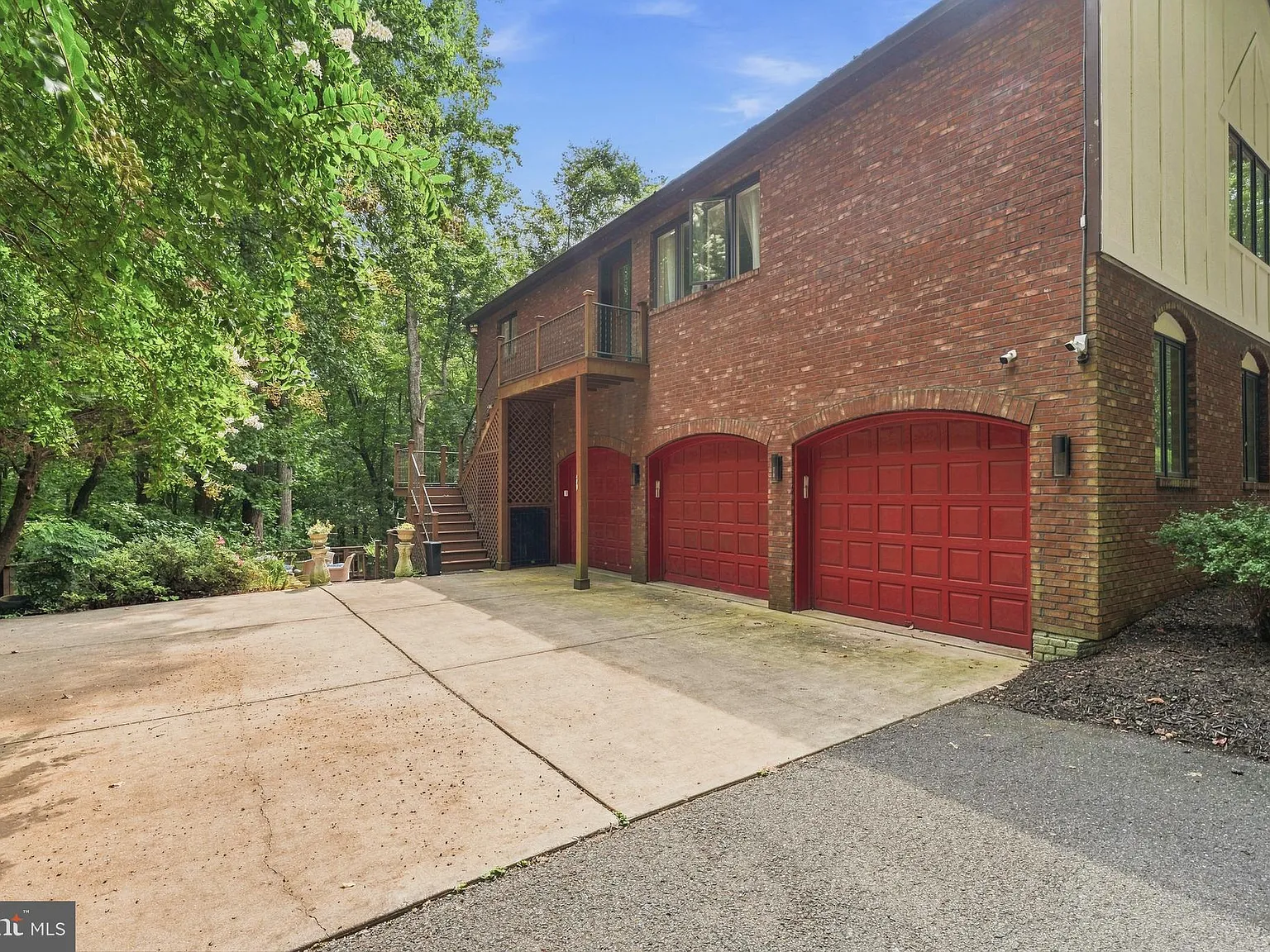 3 bed, 2.0 bath, 1600 sqft, $5,500 — Photo 2