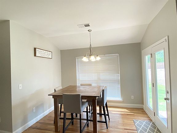 5th image of 335 Sorley Ct