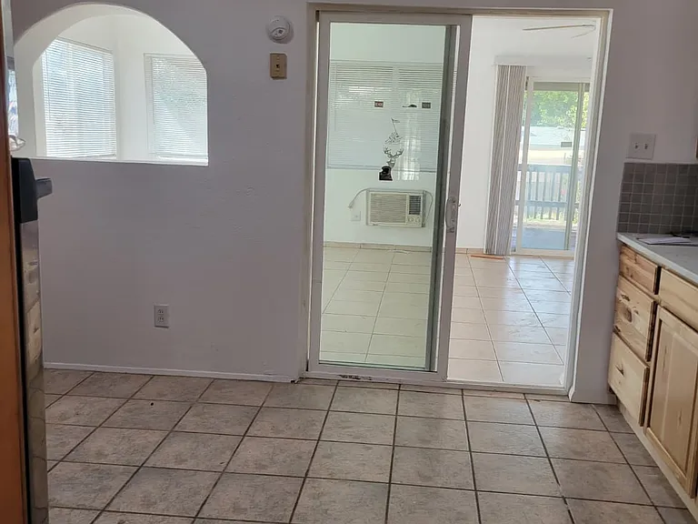 825 Grace St NE — Photo 18