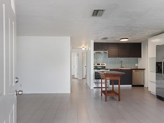 3rd image of 2600 Grand Cayman St