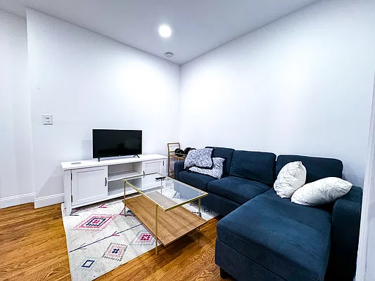 Rented by Gravity Real Estate Advisors | media 32