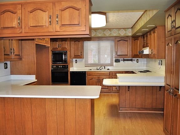 4th image of 131 Hickory Ln