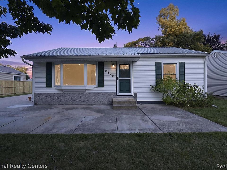 1st image of 2390 E Clearview Dr