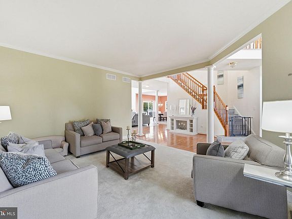 5th image of 207 Margaux Cir
