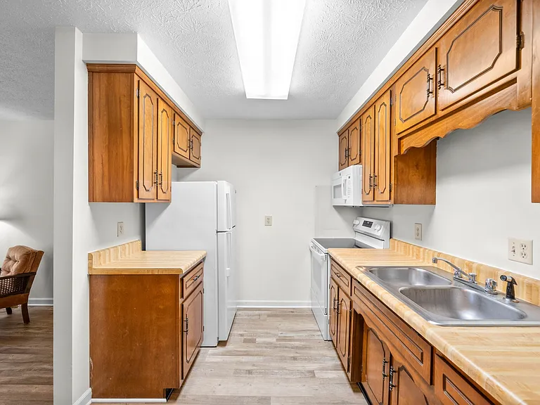 100 Laurel Cove Dr #16 — Photo 7