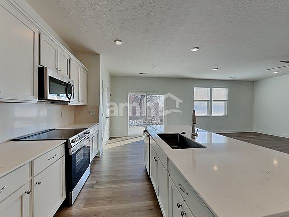 5th image of 902 Heritage Blvd