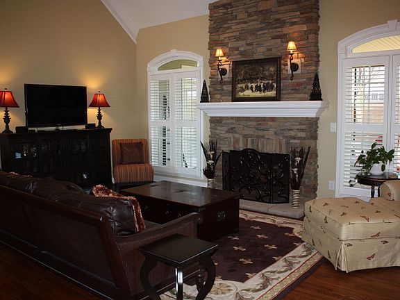 4th image of 100 Placid Forest Ct