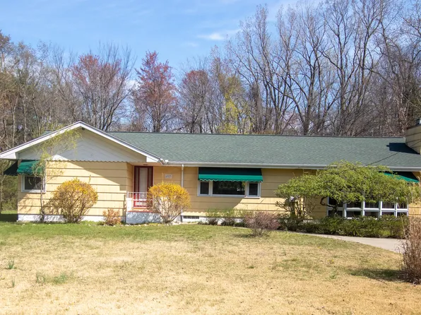 6923 Harbert Rd, Sawyer, MI 49125