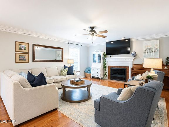 3rd image of 1044 Paddington Rd