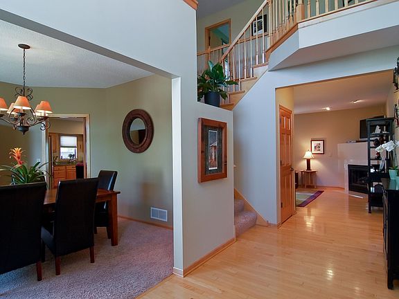 Foyer/Dining Room