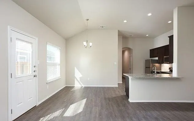 3414 Scott Cir — Photo 3