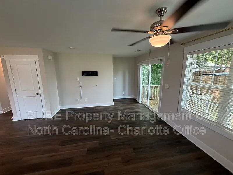 3 bed, 2.5 bath, 1200 sqft, $1,699 — Photo 3