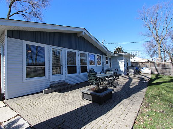 3rd image of 2053 Cedar St