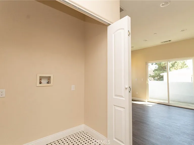 9246 Cedros Ave #6 — Photo 18