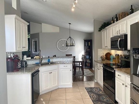2nd image of 1528 Fox Glen Dr