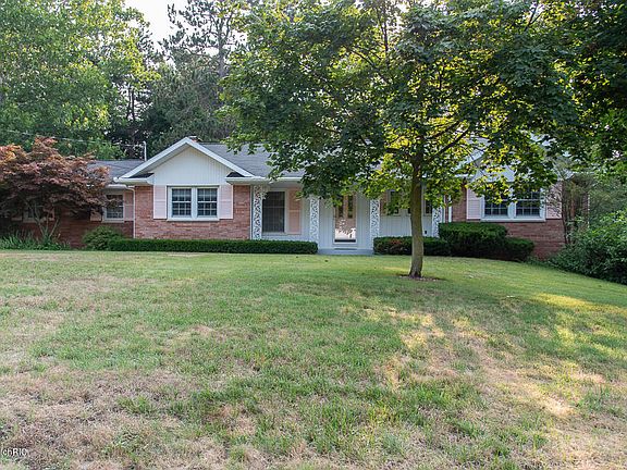 3rd image of 119 Minges Cir