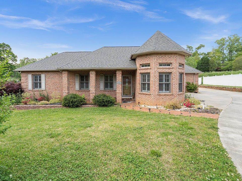 1st image of 115 Blue Grass Cir