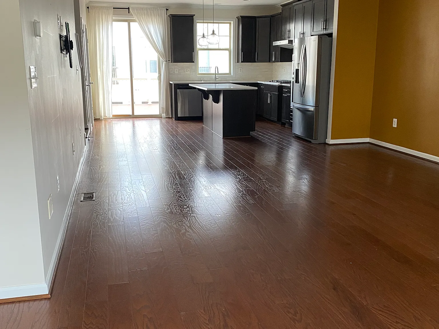 4 bed, 3.5 bath, 2120 sqft, $3,000 — Photo 3
