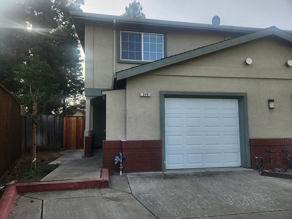 246 Lansing Way
