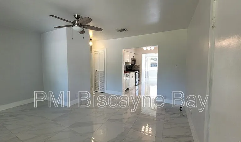 7380 SW 35th St — Photo 5