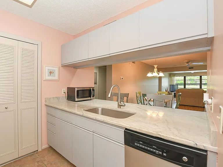 20 Plantation Dr #101 — Photo 10