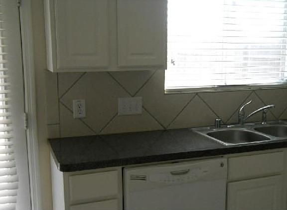 4th image of 9726 Summer Laurel Ln