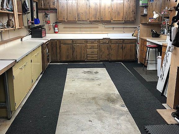 Garage/shop.