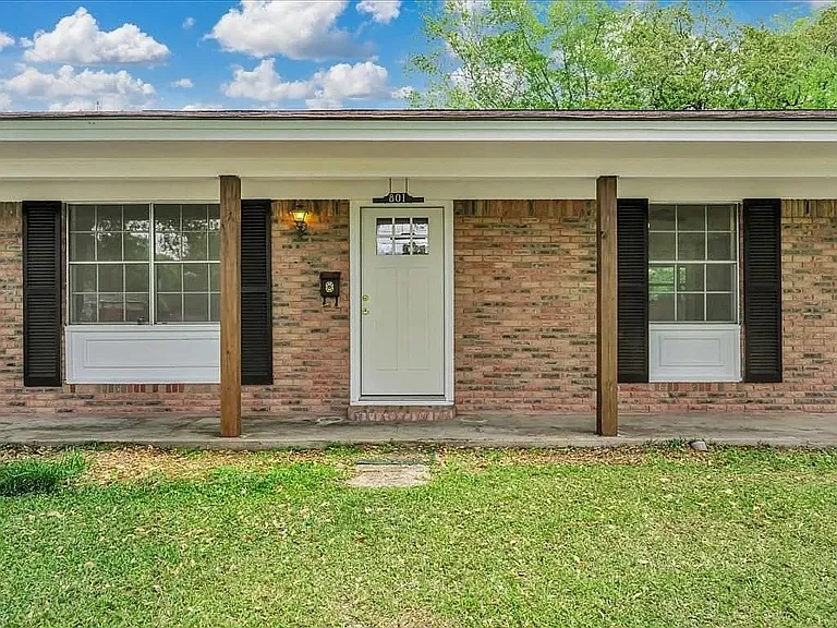 801 Duren St — Photo 2