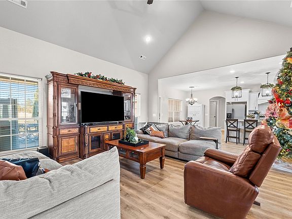 3rd image of 324 Parker Ln