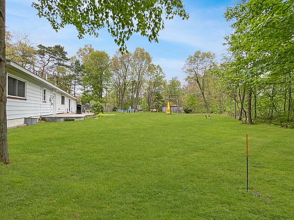 3rd image of 8810 Cedar Creek Dr