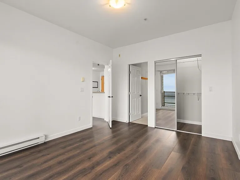 580 Raven Woods Dr #405 — Photo 12