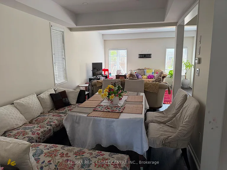 32 Ray Richards St — Photo 5