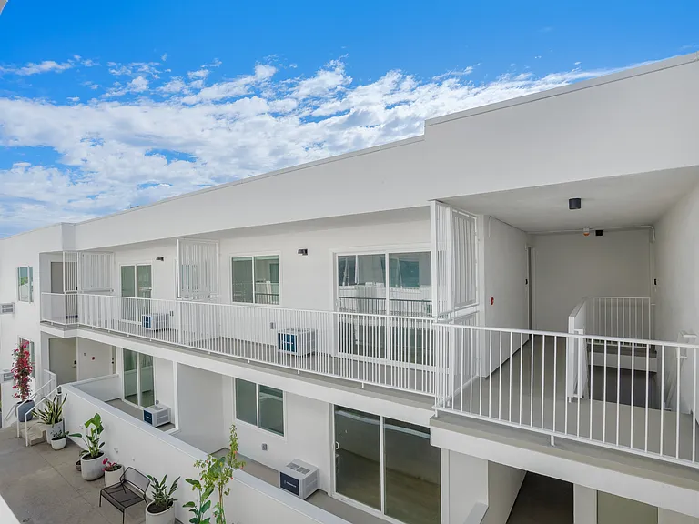 1422 Tamarind Ave — Photo 41