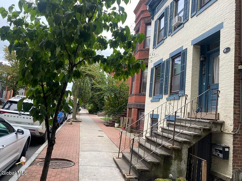 4th image of 339 Madison Avenue