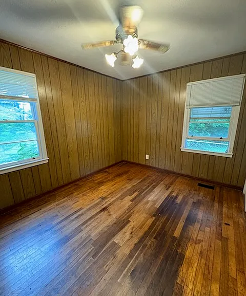 801 Douglas Dr — Photo 5