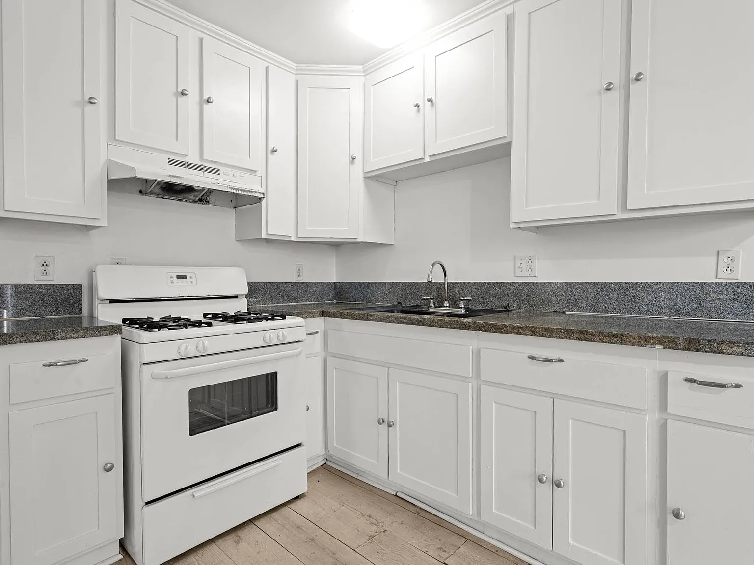 1204 W 24th St — Photo 2