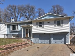 7123 Wood Lane Dr, La Vista, NE 68128